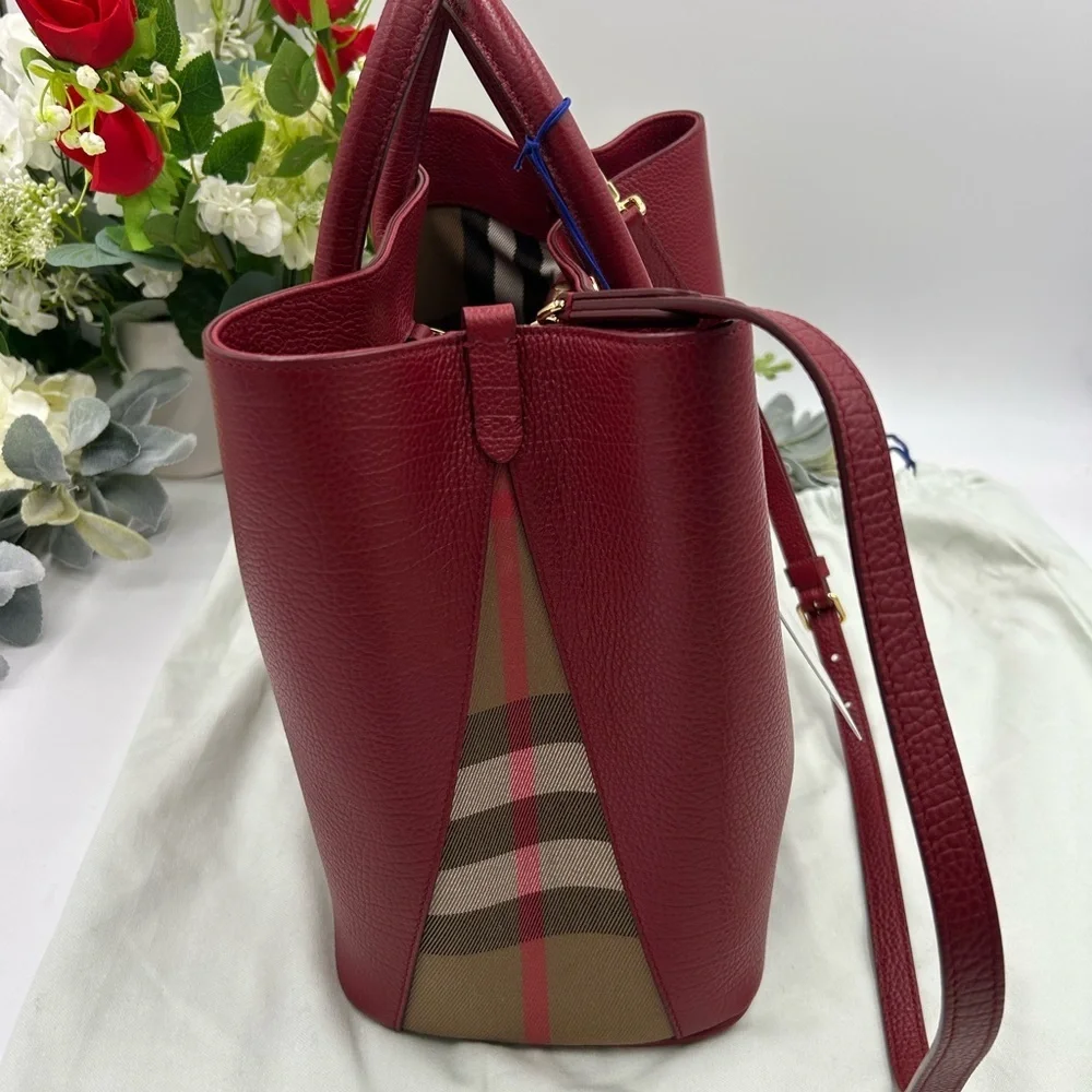 Women's Burberry banner pebble grain leather tote/shoulder bag classic check NWT - Picture 3 of 15